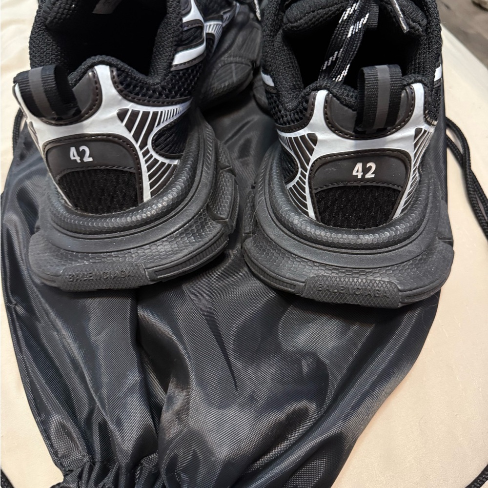 Balenciaga Black and White Men's Sneakers - Picture 3 of 6